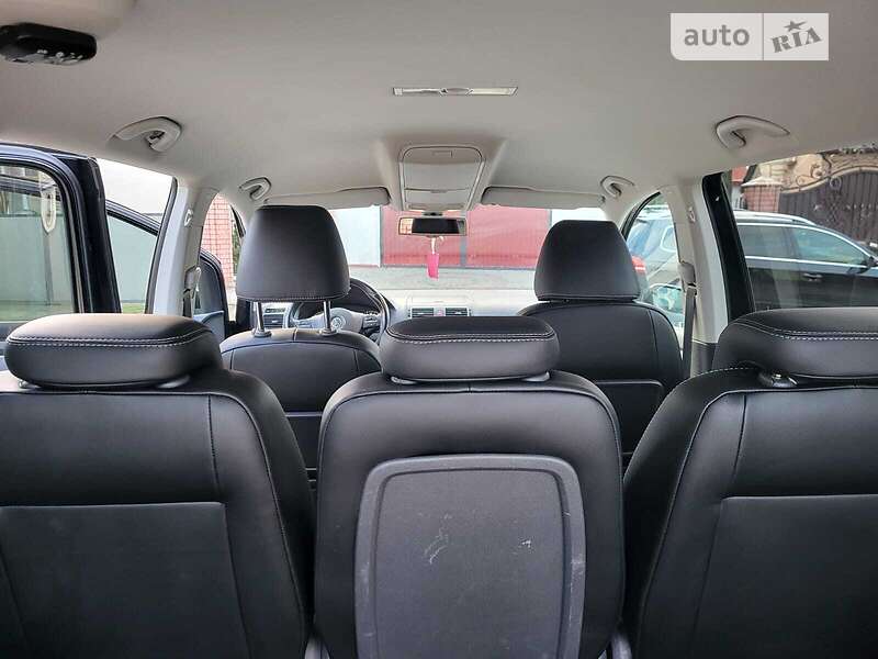 Микровэн Volkswagen Touran 2012 в Черновцах