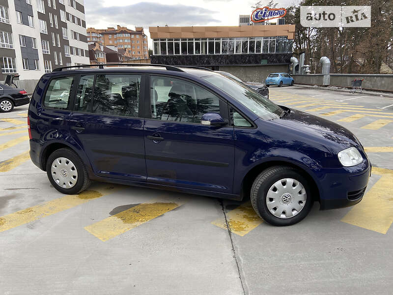 Минивэн Volkswagen Touran 2006 в Киеве