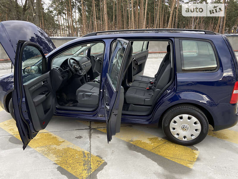 Минивэн Volkswagen Touran 2006 в Киеве