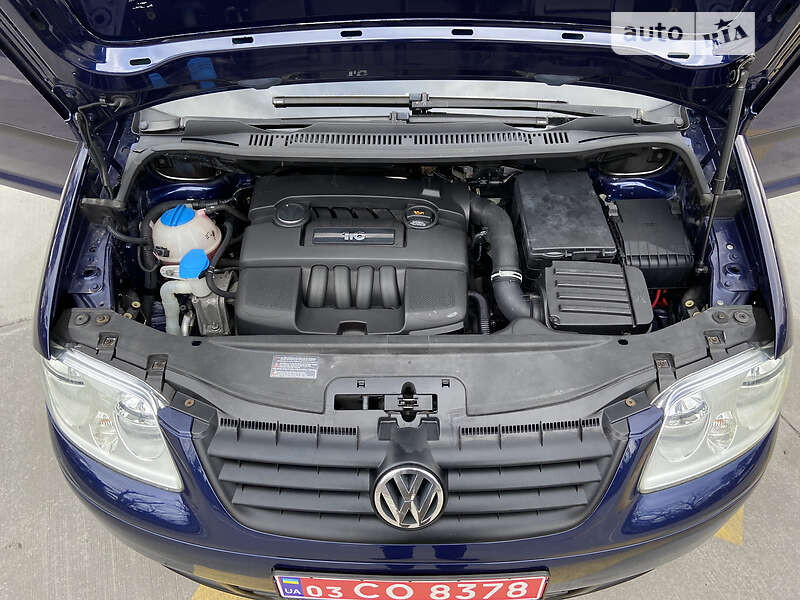 Минивэн Volkswagen Touran 2006 в Киеве