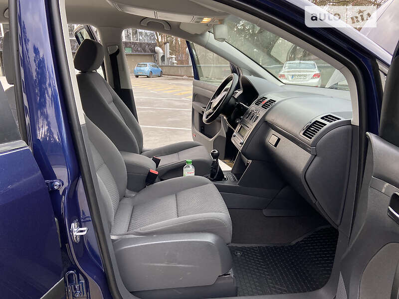 Минивэн Volkswagen Touran 2006 в Киеве