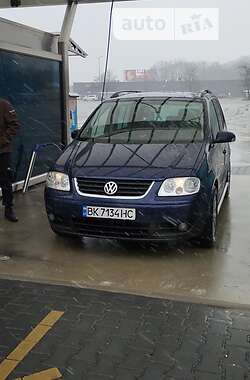 Минивэн Volkswagen Touran 2004 в Рокитном
