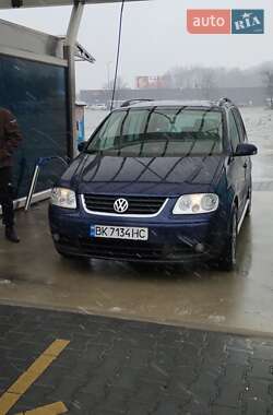 Минивэн Volkswagen Touran 2004 в Рокитном