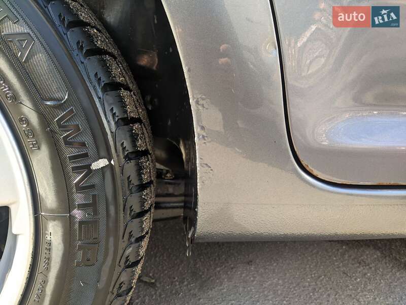 Минивэн Volkswagen Touran 2005 в Сквире