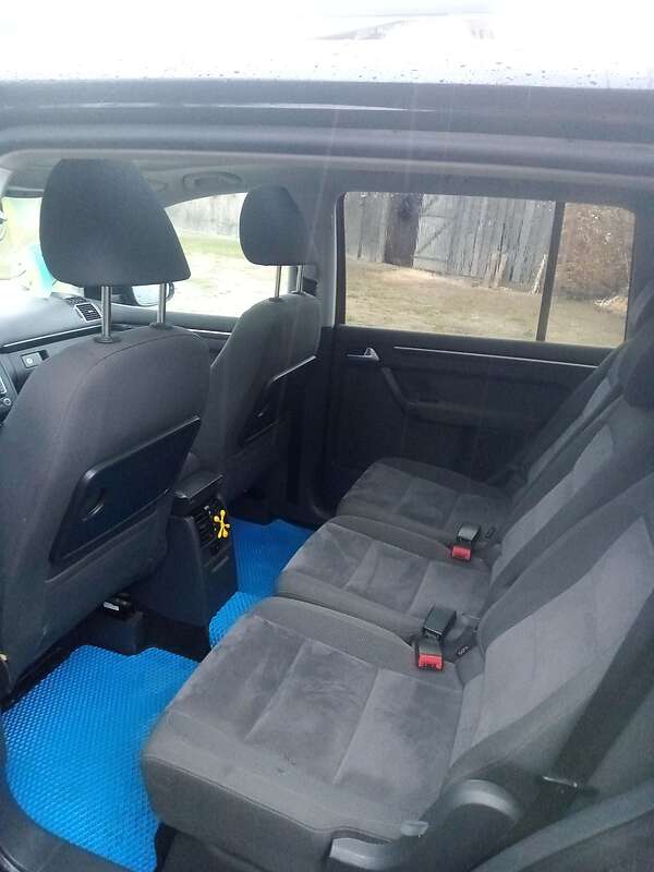 Мікровен Volkswagen Touran 2011 в Камені-Каширському