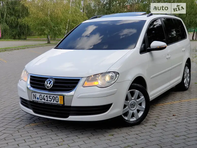 Мінівен Volkswagen Touran 2010 в 