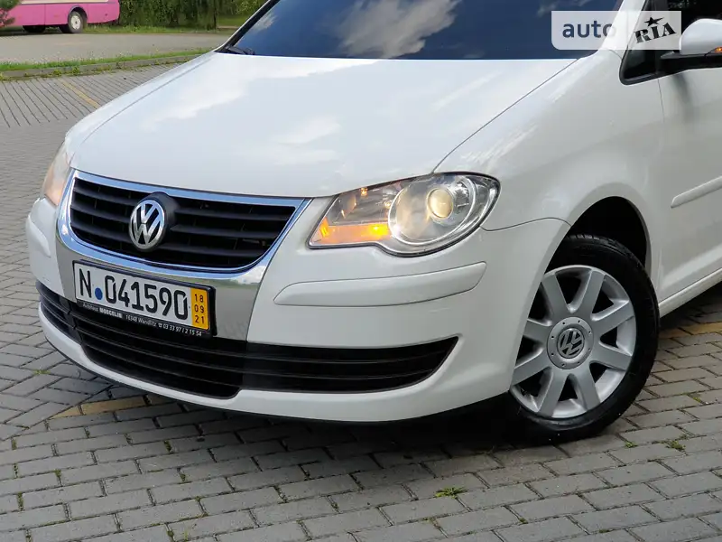 Мінівен Volkswagen Touran 2010 в 