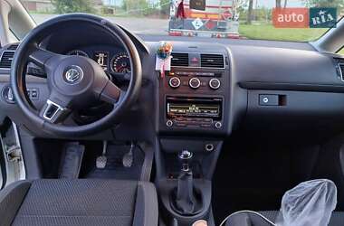 Мікровен Volkswagen Touran 2014 в Рені