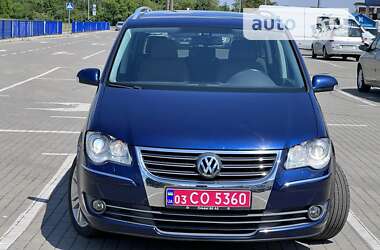 Минивэн Volkswagen Touran 2007 в Нововолынске