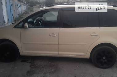 Минивэн Volkswagen Touran 2006 в Вольногорске