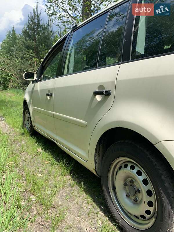 Минивэн Volkswagen Touran 2005 в Бородянке