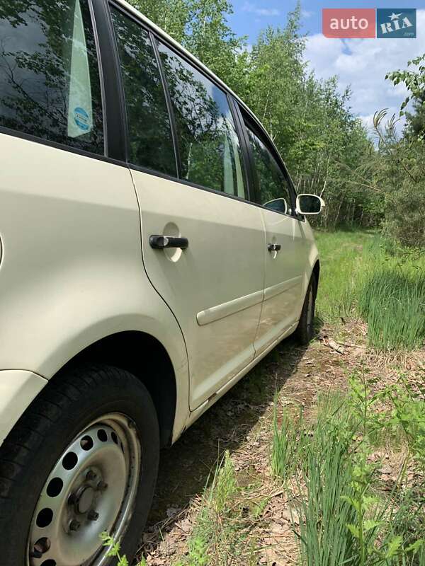 Минивэн Volkswagen Touran 2005 в Бородянке