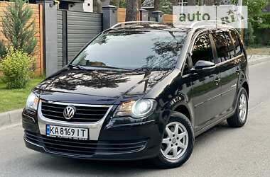 Микровэн Volkswagen Touran 2010 в Киеве