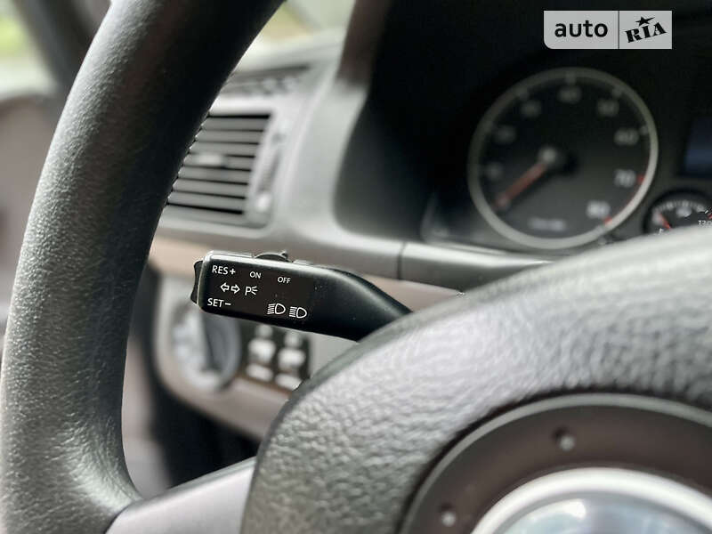 Мінівен Volkswagen Touran 2004 в Луцьку