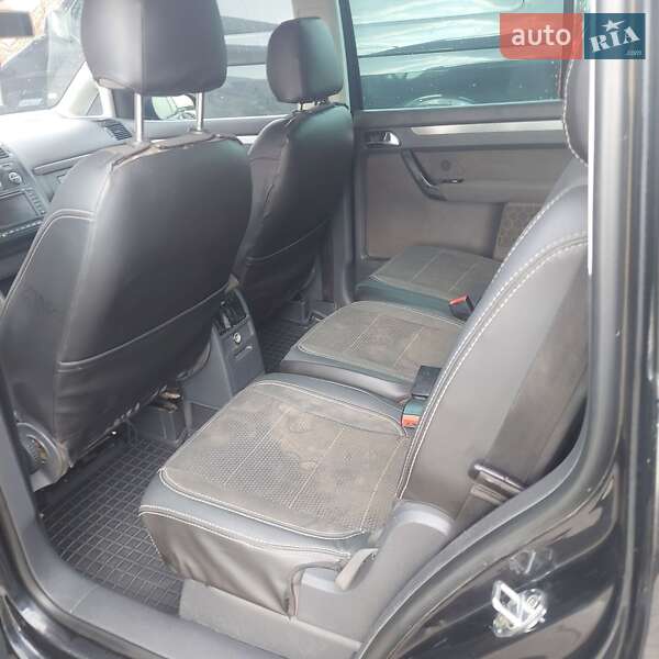 Мінівен Volkswagen Touran 2004 в Татарбунарах
