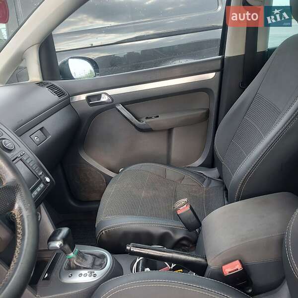 Мінівен Volkswagen Touran 2004 в Татарбунарах