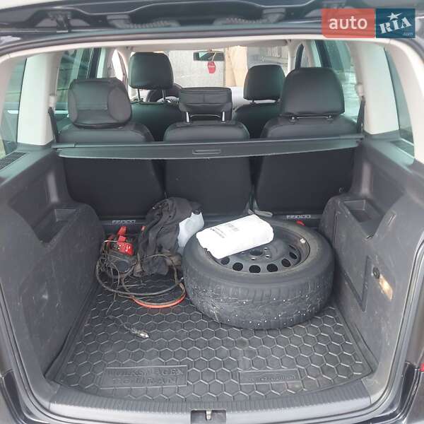 Мінівен Volkswagen Touran 2004 в Татарбунарах
