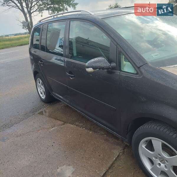 Мінівен Volkswagen Touran 2004 в Татарбунарах