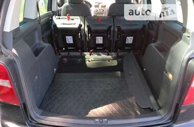 Минивэн Volkswagen Touran 2006 в 