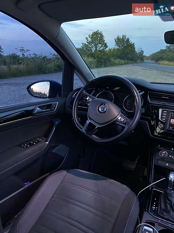 Мікровен Volkswagen Touran 2015 в Івано-Франківську