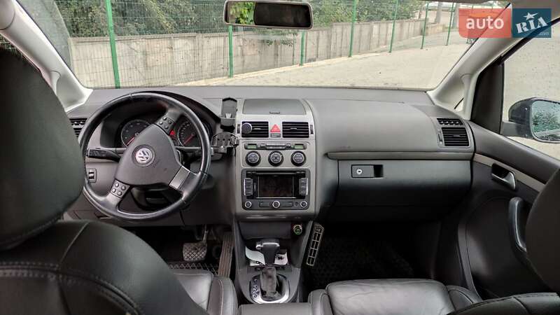 Минивэн Volkswagen Touran 2010 в Житомире