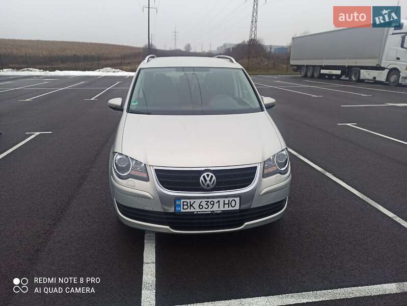 Минивэн Volkswagen Touran 2009 в 