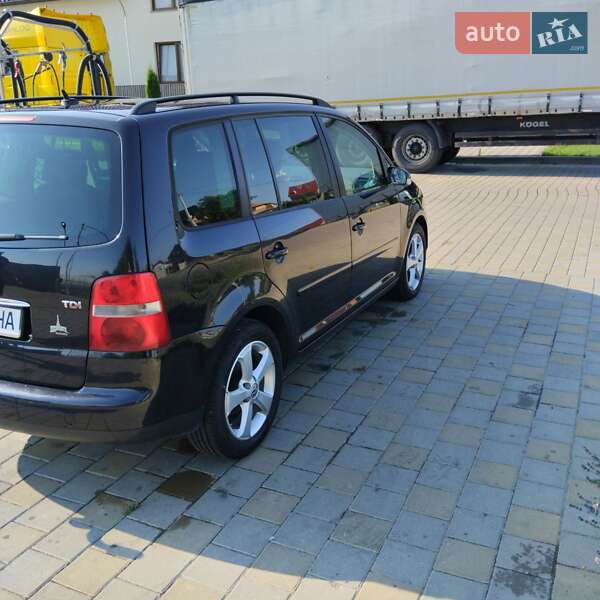 Минивэн Volkswagen Touran 2003 в 
