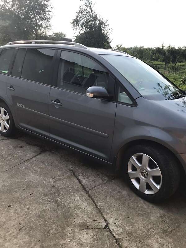 Минивэн Volkswagen Touran 2004 в Самборе