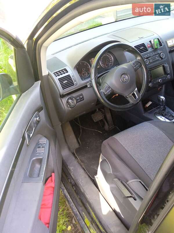 Микровэн Volkswagen Touran 2011 в Нововолынске