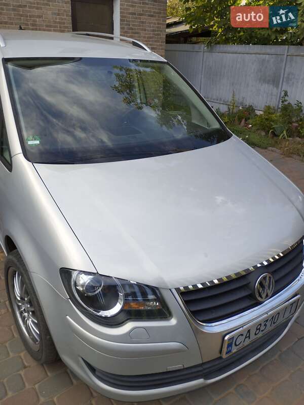 Минивэн Volkswagen Touran 2010 в Черкассах