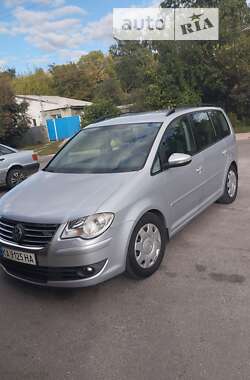 Минивэн Volkswagen Touran 2010 в Харькове