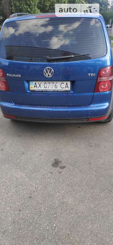 Микровэн Volkswagen Touran 2010 в Кременчуге