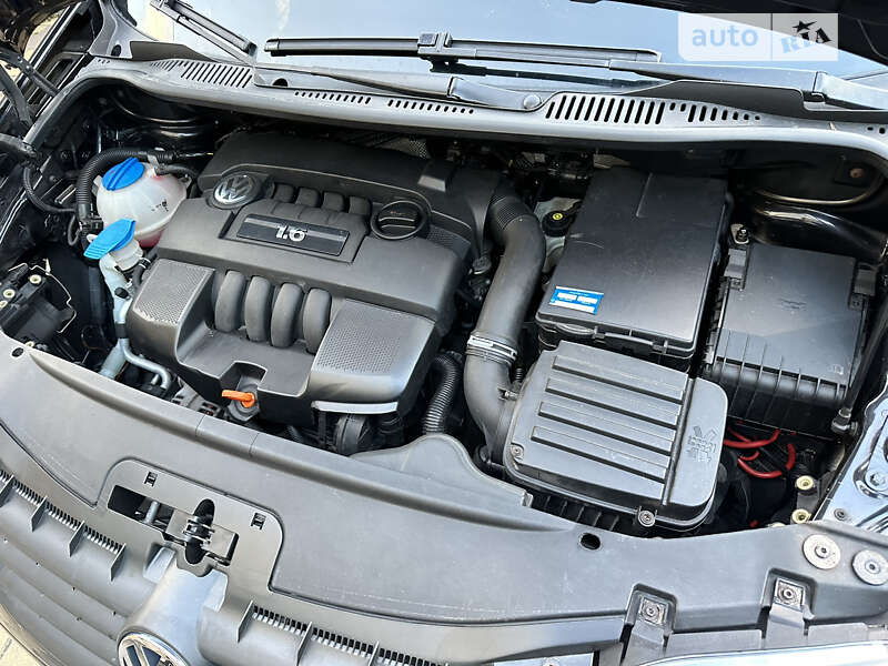 Мінівен Volkswagen Touran 2005 в Хмельницькому