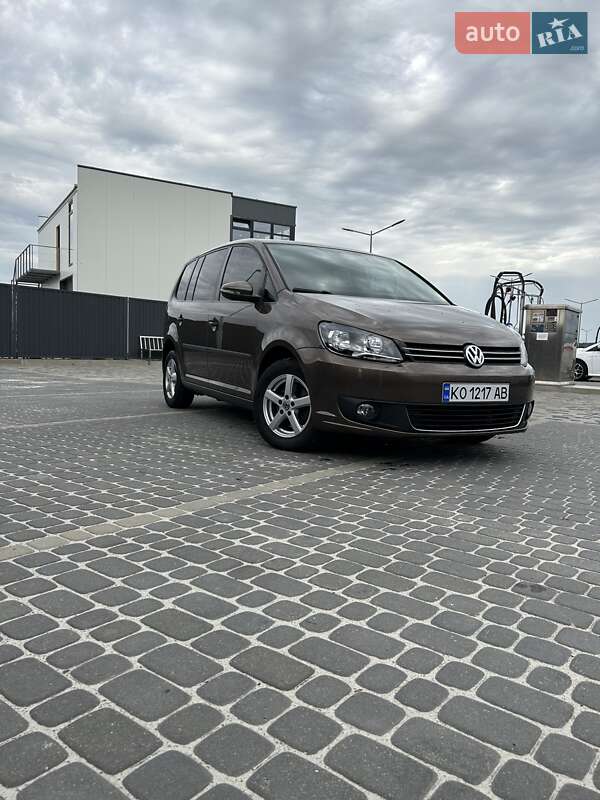 Микровэн Volkswagen Touran 2011 в Иршаве