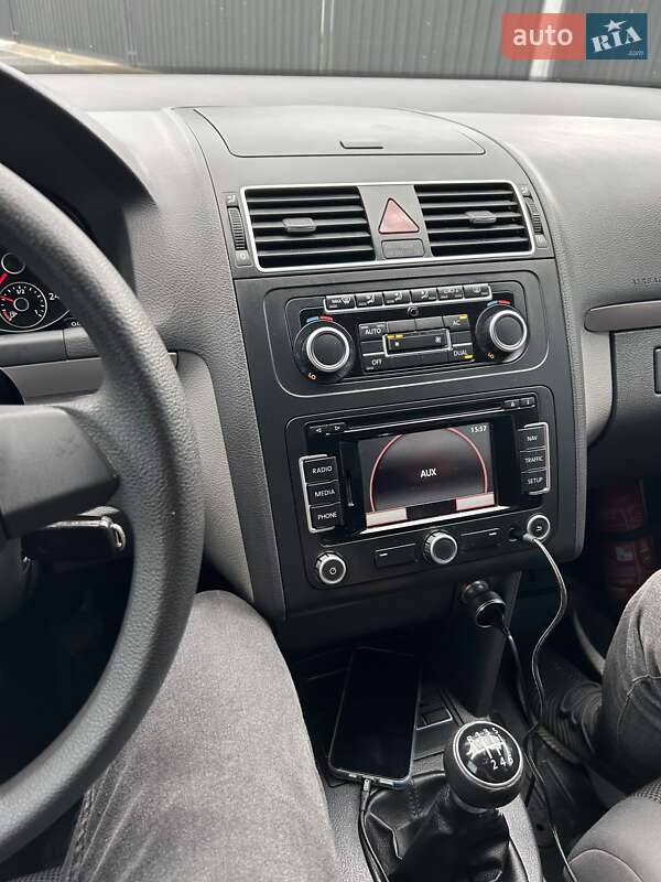 Микровэн Volkswagen Touran 2011 в Иршаве