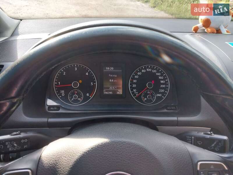 Микровэн Volkswagen Touran 2013 в Чуднове