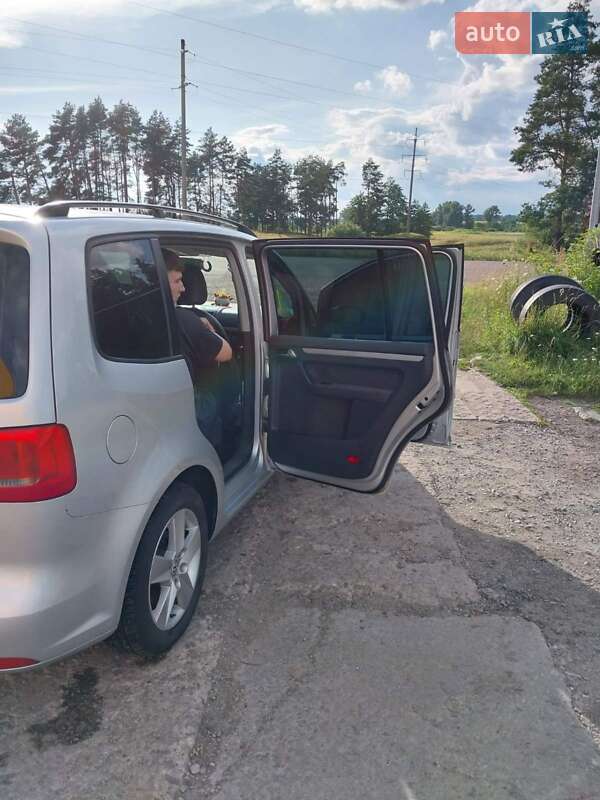 Микровэн Volkswagen Touran 2013 в Чуднове