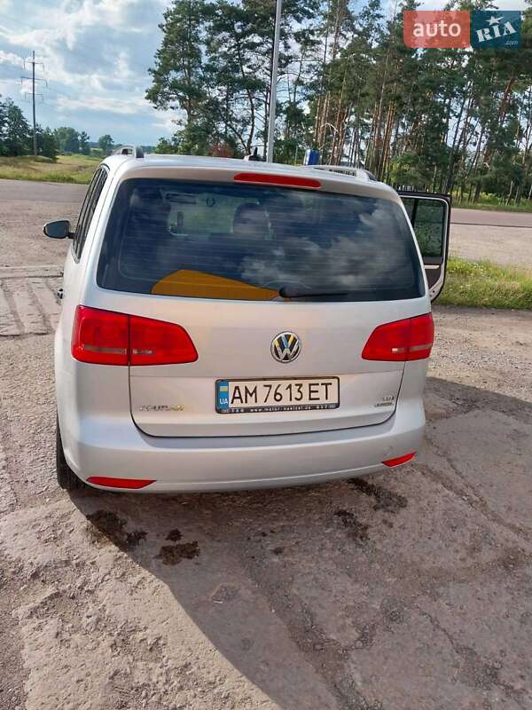 Микровэн Volkswagen Touran 2013 в Чуднове