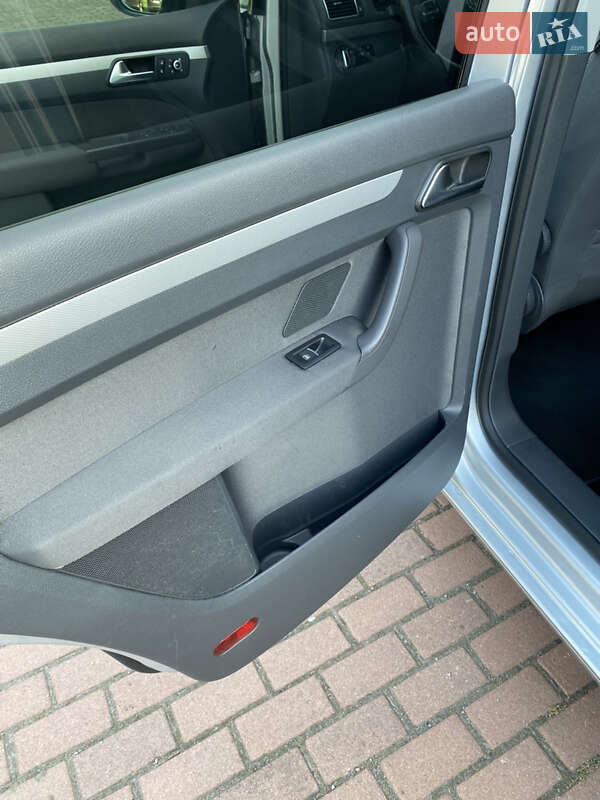 Микровэн Volkswagen Touran 2013 в Мукачево