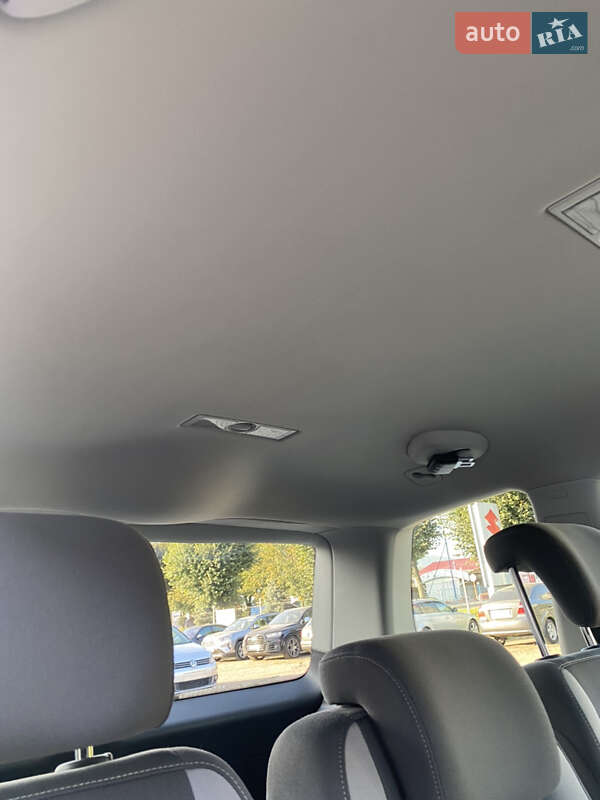 Микровэн Volkswagen Touran 2013 в Мукачево