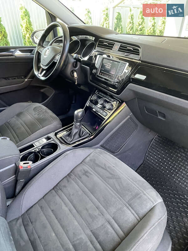 Микровэн Volkswagen Touran 2015 в Виноградове