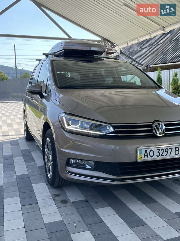 Микровэн Volkswagen Touran 2015 в Виноградове