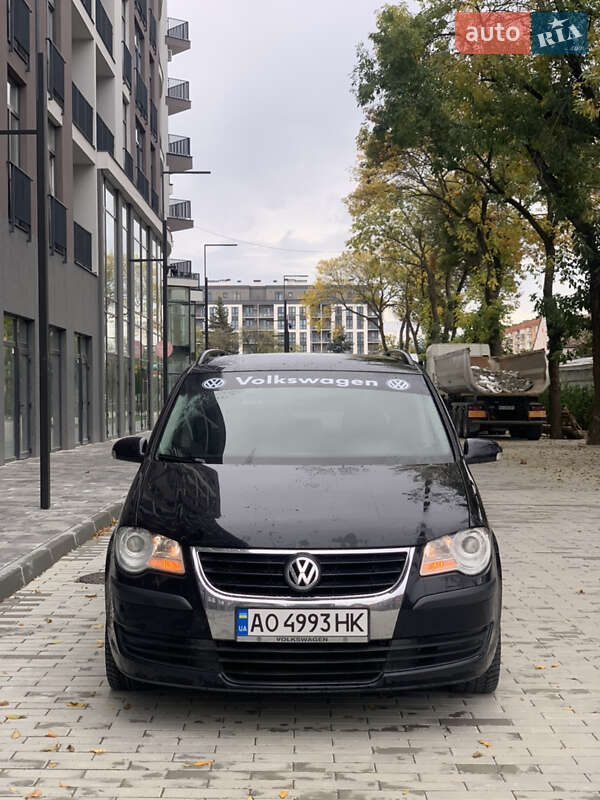 Мінівен Volkswagen Touran 2007 в Ужгороді