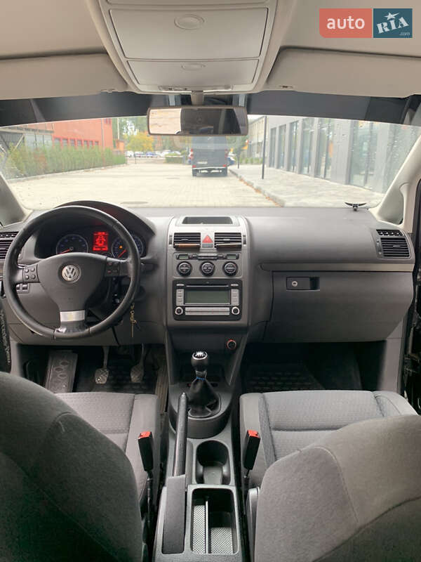 Мінівен Volkswagen Touran 2007 в Ужгороді