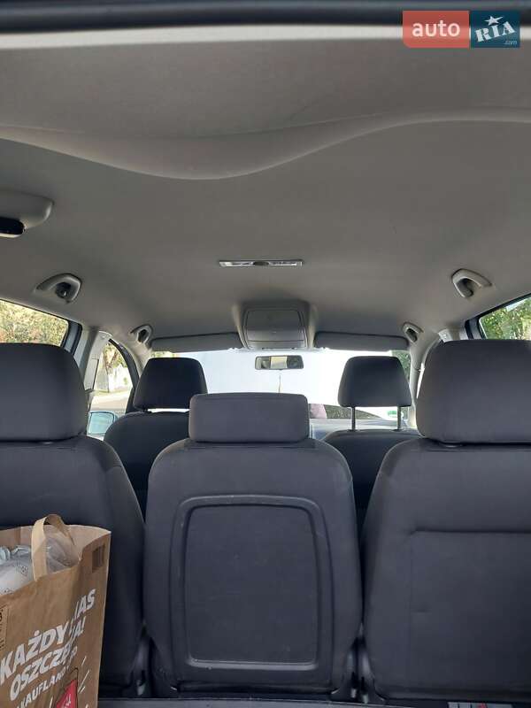 Минивэн Volkswagen Touran 2008 в Нововолынске