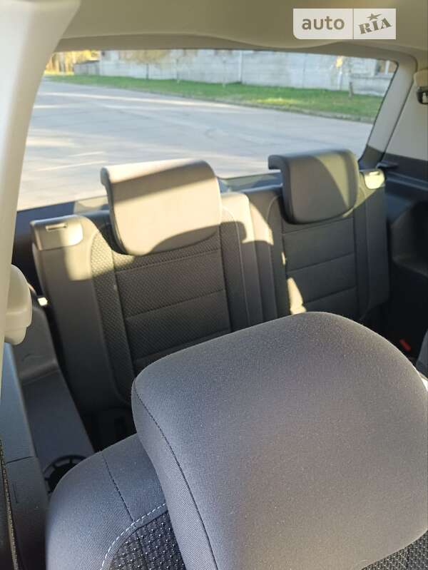 Микровэн Volkswagen Touran 2011 в Львове фото 31 Микровэн Volkswagen Touran 2011 в Львове
