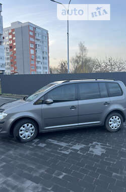 Минивэн Volkswagen Touran 2010 в Львове