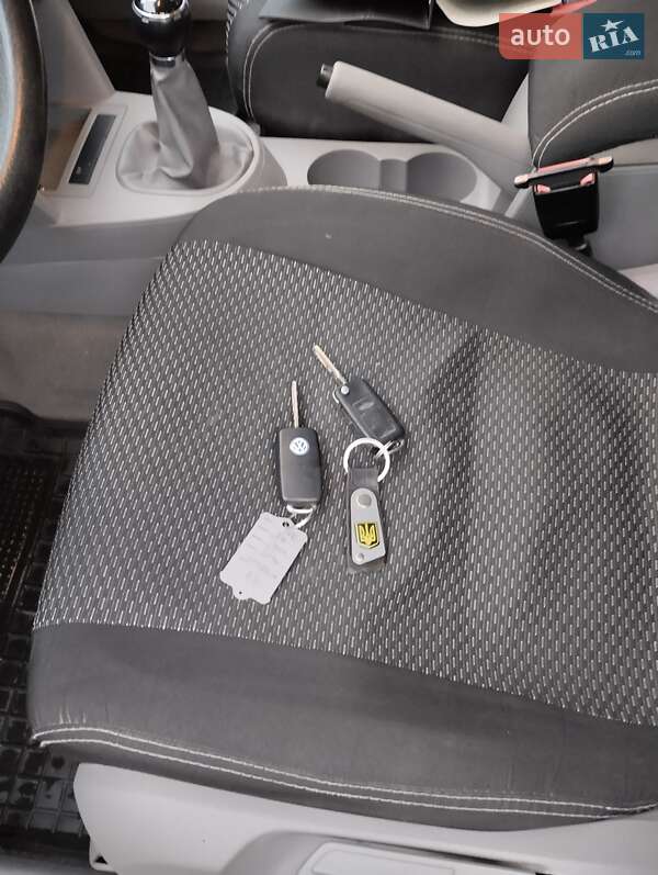 Минивэн Volkswagen Touran 2003 в Мене