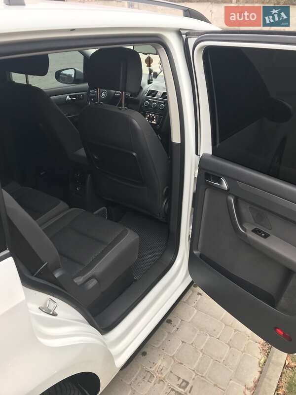 Микровэн Volkswagen Touran 2014 в Борщеве