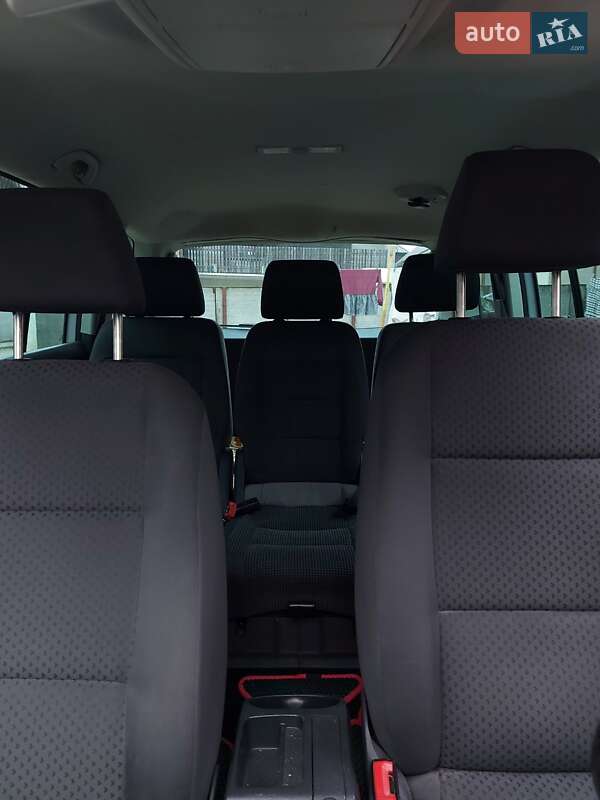 Минивэн Volkswagen Touran 2006 в Иршаве